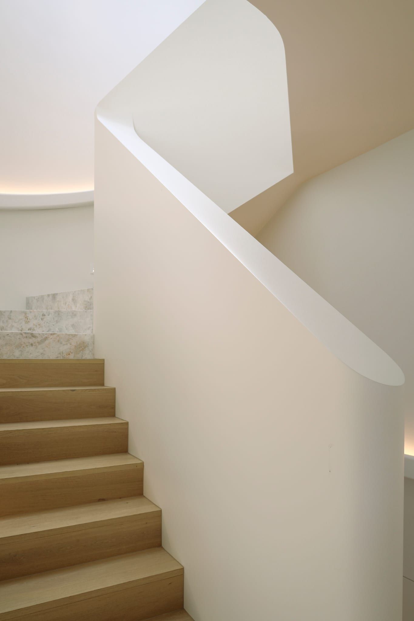 Detail of the curved plaster balustrade
